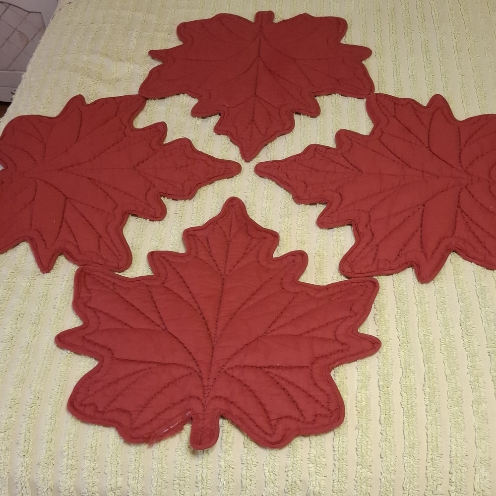 Leaf placemats, set of (4) in rust. Polyester with cotton fill. 15 1/2" X 16". - Picture 4 of 6